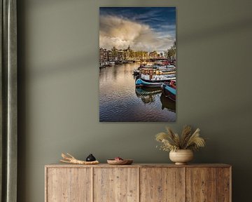 Hausboote im Binnenkant Kanal in Amsterdam