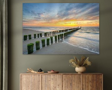 Liezen op het strand in Domburg van Michael Valjak