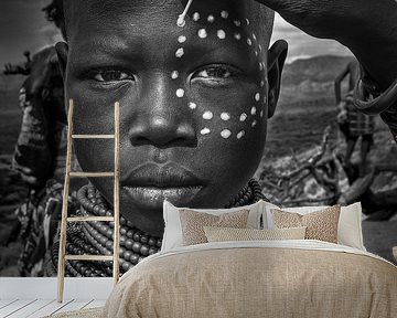 Painting the face of a karo tribe girl (Omo Valley-Ethiopia), Joxe Inazio Kuesta by 1x