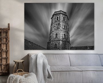 Schwarz-Weiß-Foto des Glockenturms von Menin