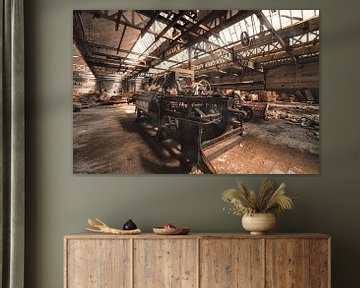 weefmachine in een verlaten fabriek van romario rondelez
