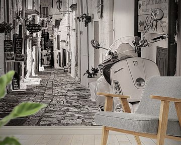 Vespa scooter in een straat in Italië in sepia van iPics Photography