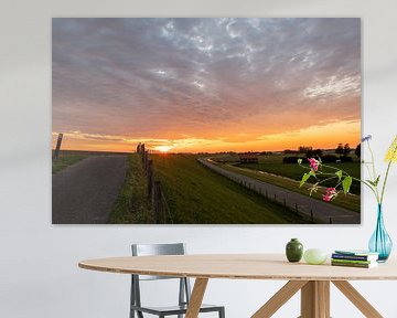 Ciel néerlandais au-dessus des polders, coucher de soleil
