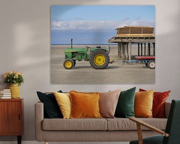 Tractor op het strand van Robin Jongerden
