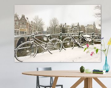Besneeuwd Amsterdam in de winter van Eye on You