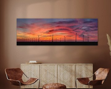 Eoliennes et ancien moulin à vent près d'Eemshaven, Pays-Bas. sur Frans Lemmens