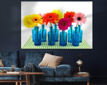 Kleurige Gerbera's in blauwe vaasjes van Ivonne Wierink