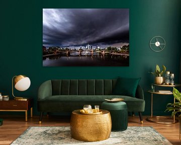 Nuages de tempête et d'orage au-dessus de Francfort. Une vue unique de la ligne d'horizon de Francfo sur Fotos by Jan Wehnert