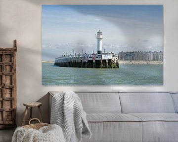 Strand bei der Zufahrt zum Hafen von Nieuwpoort in Belgien von Judith Cool