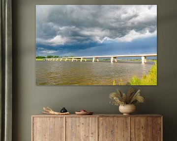 Nuages de tempête sur le Reevediep près de Kampen dans le IJsseldelta sur Sjoerd van der Wal Photographie