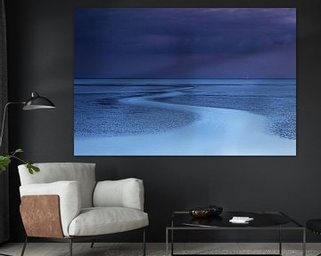 Blauw uur aan de Waddenzee van Frank Herrmann