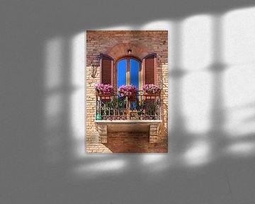 Balkon mit Blumen in San Gimignano, Italien von Henk Meijer Photography
