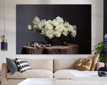 Still life with white roses in 30s vase and shells by Affect Fotografie