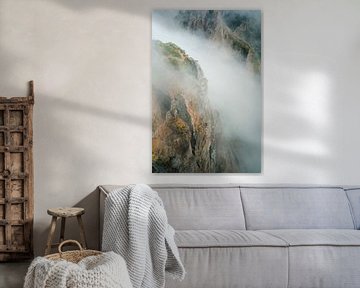 "Misty Mountains" ( Neblige Berge) - Pico Ruivo, Madeira von Tim Loos