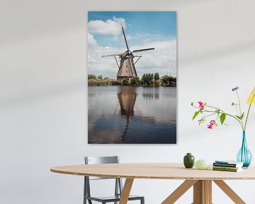 Mühle mit Reflexion in Kinderdijk von Photography by Cynthia Frankvoort