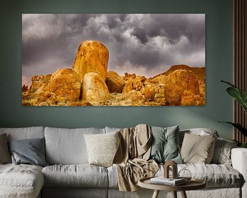 Oranje gekleurde graniet rotsen in Namibië van Chris Stenger