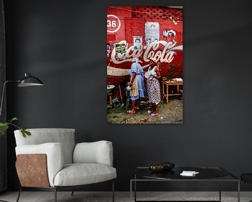 Coca-Cola Woman - analoge fotografie! van Tom River Art