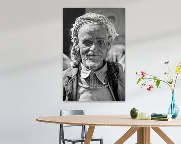 Old Man at Sanaa - Analoge Fotografie! von Tom River Art