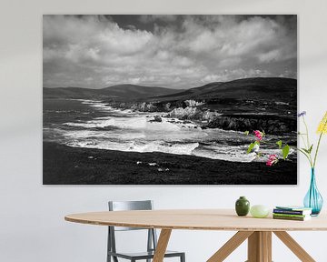 De kliffen van Achill Island, Ierland  (B&W) van Bo Scheeringa Photography