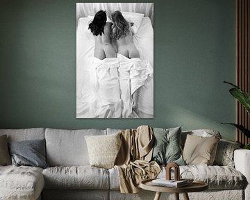 Sensuele foto van twee naakte vrouwen in bed van Retinas Fotografie