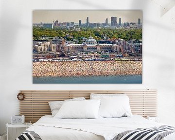 Luchtfoto van Scheveningen, strand en Kurhaus van Frans Lemmens