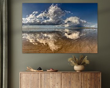 Spiegelung der Wolken bei Rottumeroog von Frans Lemmens