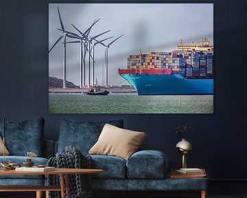 Containerschiff Maersk im Hafen von Rotterdam