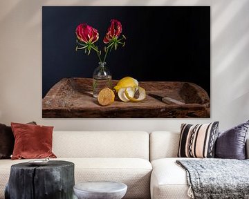 Still life with Gloriosa and lemons by Affect Fotografie