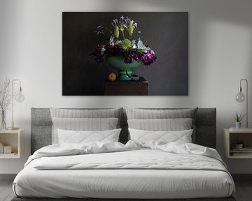 Stilleben von violetten und weißen Blüten von Affect Fotografie