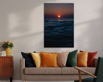 Rote Sonne versinkt im Blauen Meer von Florian Kunde