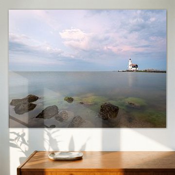 De Vuurtoren van Marken op een prachtige zomeravond