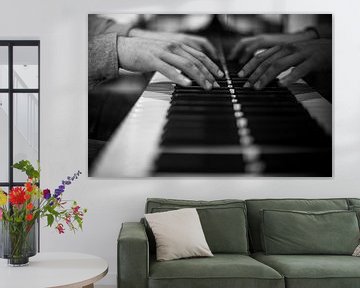 Pianospeler op Grand Piano van Charlotte Van Der Gaag