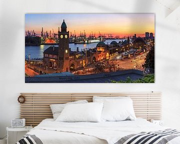 Hamburg Skyline - Landungsbrücken und Hafen Sonnenuntergang