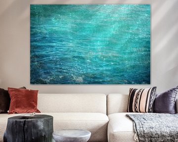 Natuurelement Water, abstracte achtergrondtextuur in blauw en turquoise, voor thema's als zee, oceaa van Maren Winter