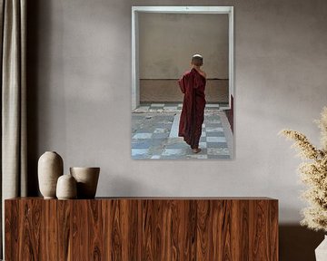 Boeddhistische monnik in kloostergang Myanmar van Affect Fotografie