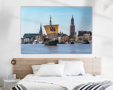 Historisches Segelboot Kamper Kogge verlässt die Hansestadt Kampen von Sjoerd van der Wal Fotografie