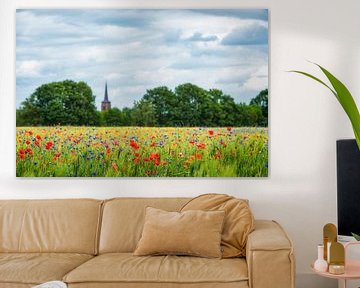 Champ de blé avec coquelicots et bleuets dans le Brabant sur Ron van der Stappen