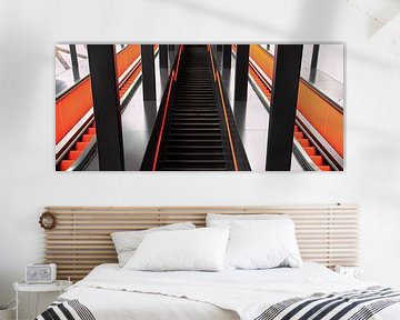 Rolltreppe in Orange und Schwarz von Irma Meijerman