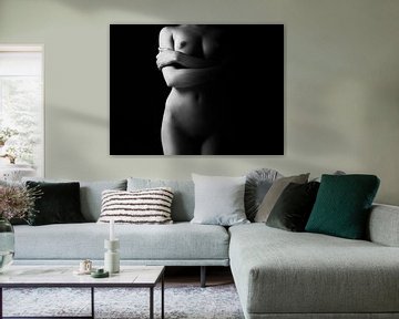 Torso einer nackten Frau in Low-Key von Art By Dominic