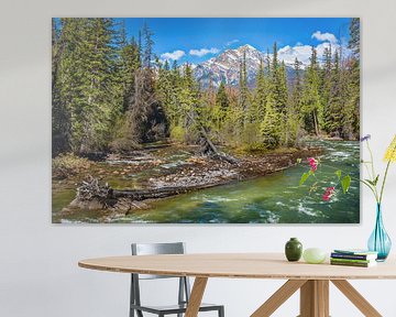 Omgevallen bomen in rivierlandschap, Canada van Rietje Bulthuis