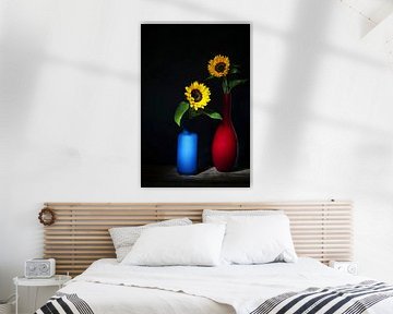 Sommer, sonniges Stilleben mit Sonnenblumen von Saskia Dingemans Awarded Photographer