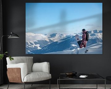 Snowboarder kijkt naar de prachtige bergen van het Zillertal arena van Hidde Hageman