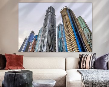 Immeubles de grande hauteur avec des façades en verre à Dubaï sur MPfoto71