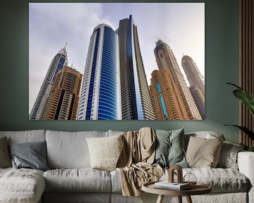 Immeubles de grande hauteur avec des façades en verre à Dubaï sur MPfoto71