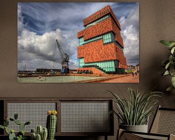 Het iconische MAS (Museum aan de stroom) met prachtige wolkenlucht van Jeffrey Steenbergen