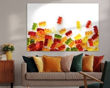kleurrijke vruchtgombeertjes geïsoleerd met kleine schaduw op wit als achtergrondkader, kunnen horiz van Maren Winter
