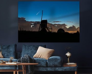 Une comète au-dessus d'un moulin à vent néerlandais sur Menno van der Haven