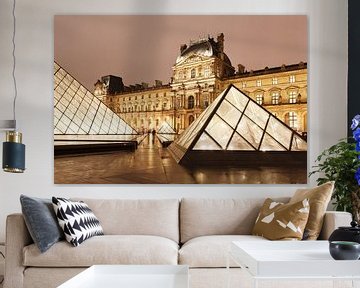 Glazen piramide in het Louvre, Parijs van Markus Lange