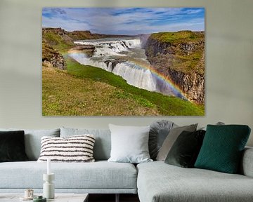 Regenboog boven Gullfoss in IJsland