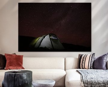 Kamperen in verlaten woestijn met prachtige sterrenhemel, Melkweg, Chili van A. Hendriks